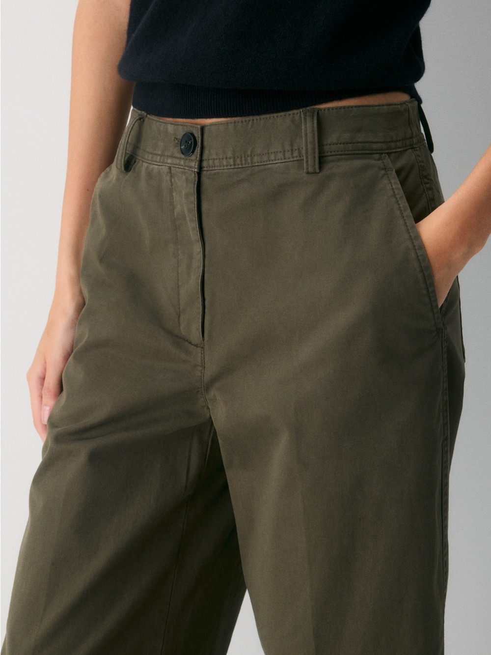 ARITZIA WILFRED CHINO RELAXED HI-RISE WIDE PANT In washed dark olive - Picture 2 of 12